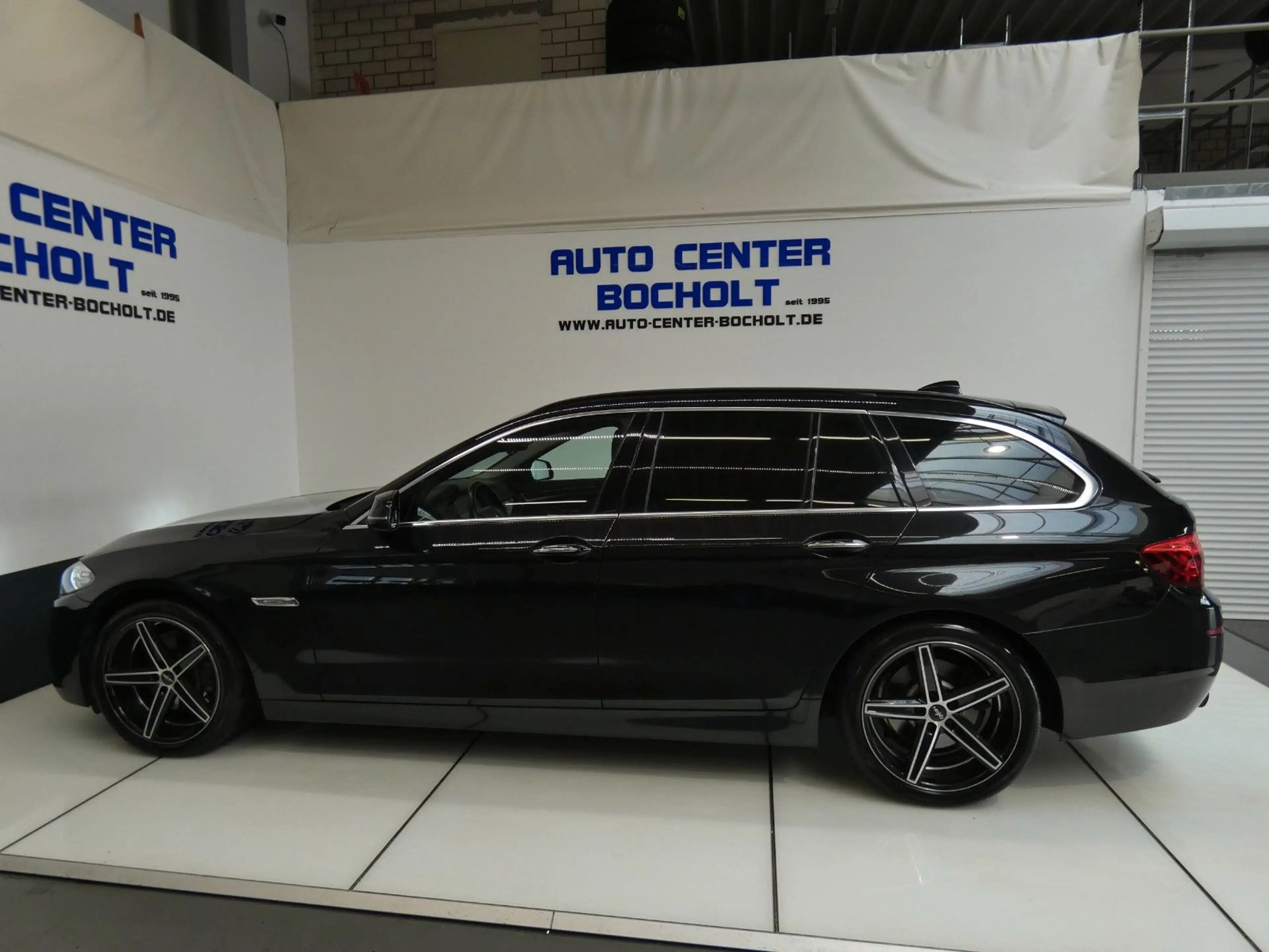BMW 525 d*NaviProf*Leder*RFK*Panorama*AHK*PDC*LM19 — photo 15