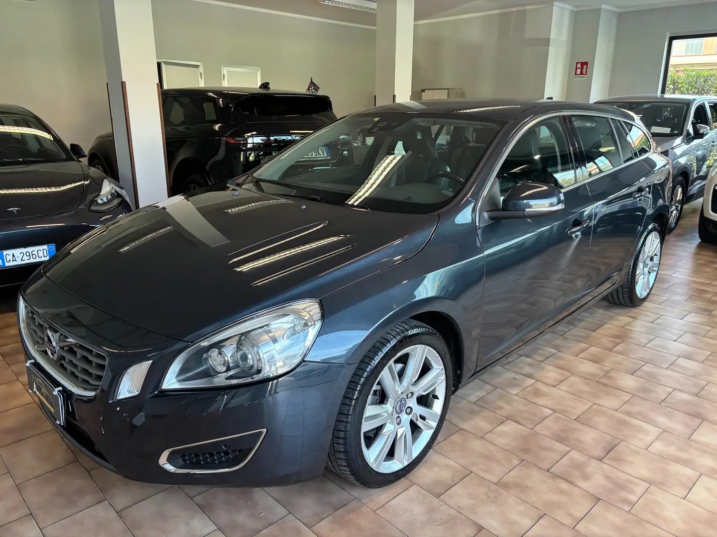Volvo V60 * 2.0 d3 Summum geartronic*TAGLIANDI CERTIFICATI Gris - 1
