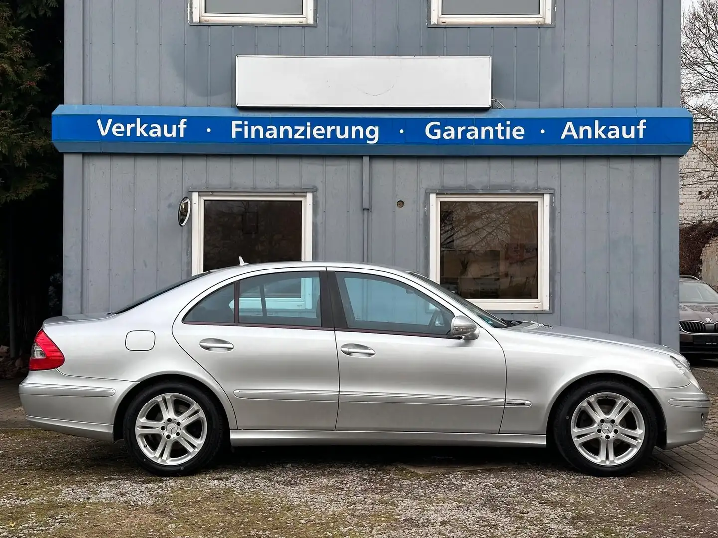Mercedes-Benz E 200 Limousine Kompressor Avantgarde*TÜV neu Silber - 2