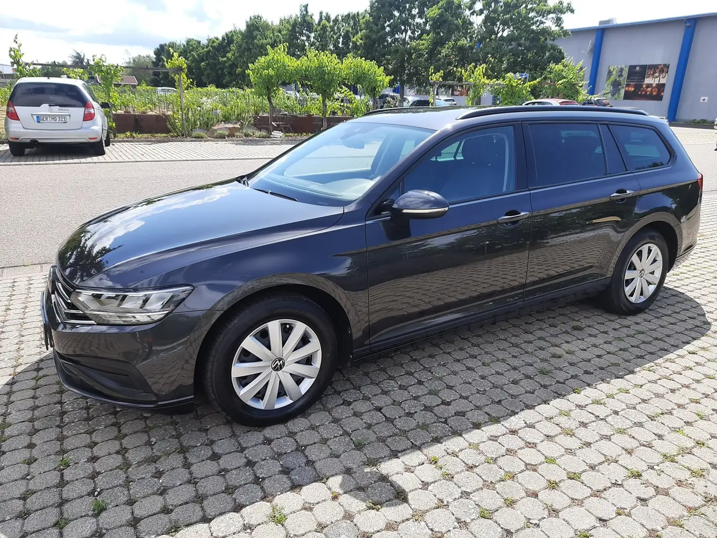 Volkswagen Passat Variant 1.Hd, TÜV neu, scheckheft, Navi, ACC, AHK, PDC Gris - 1