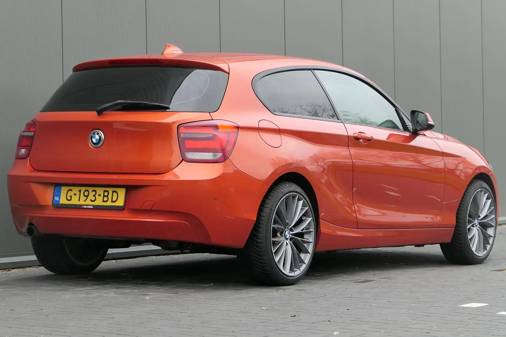 BMW 114 1-serie 114i EDE Business Airco Keyless Orange - 2