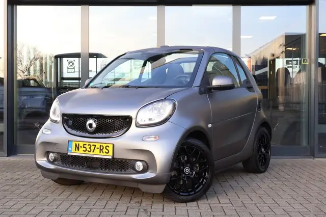 smart forTwo EQ PLUS 18 kWh Matgrijs / Cabriolet
