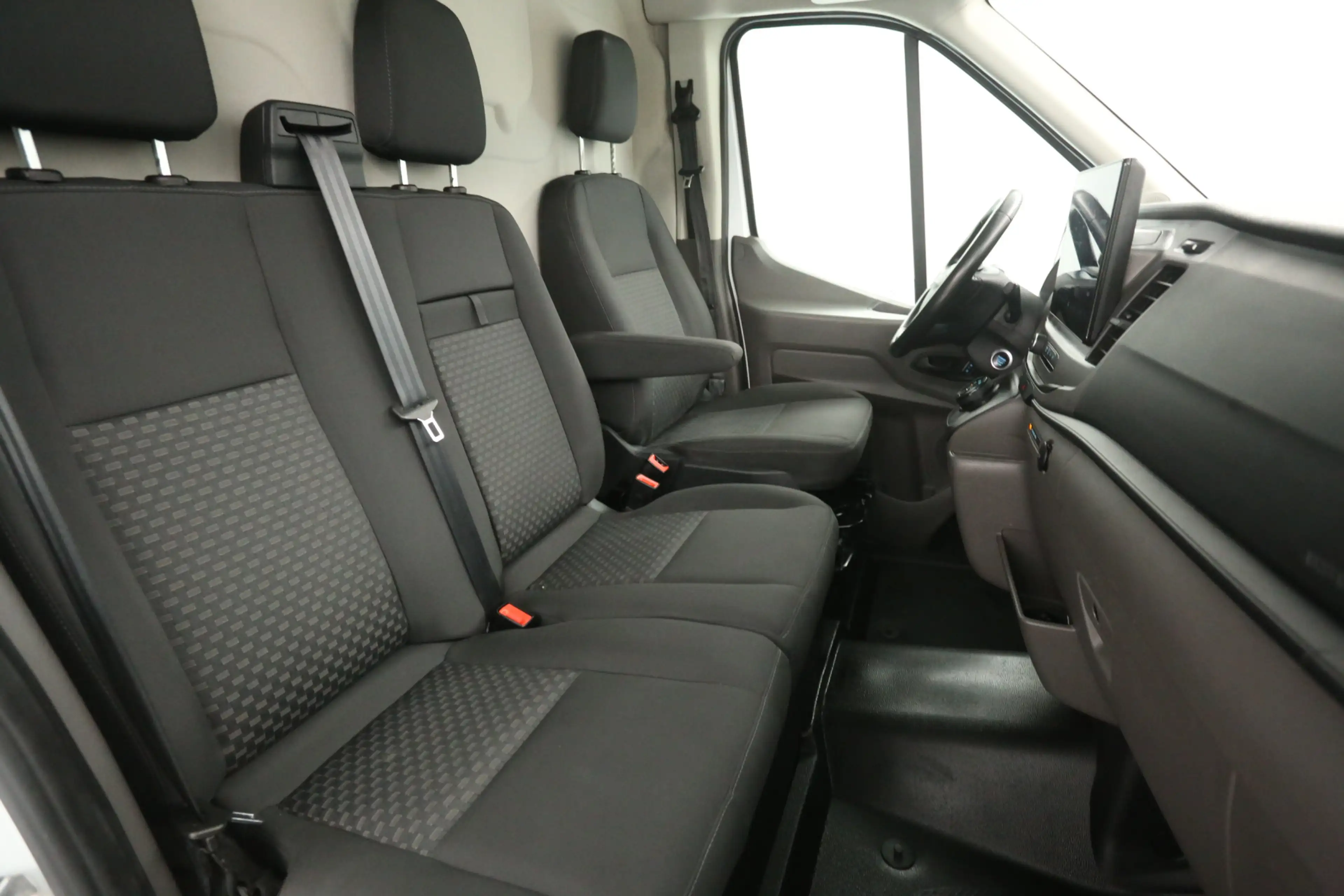 Ford E-Transit L3H2 68 kWh | Snelladen | SOH 95% | 360° | Clima | — photo 12
