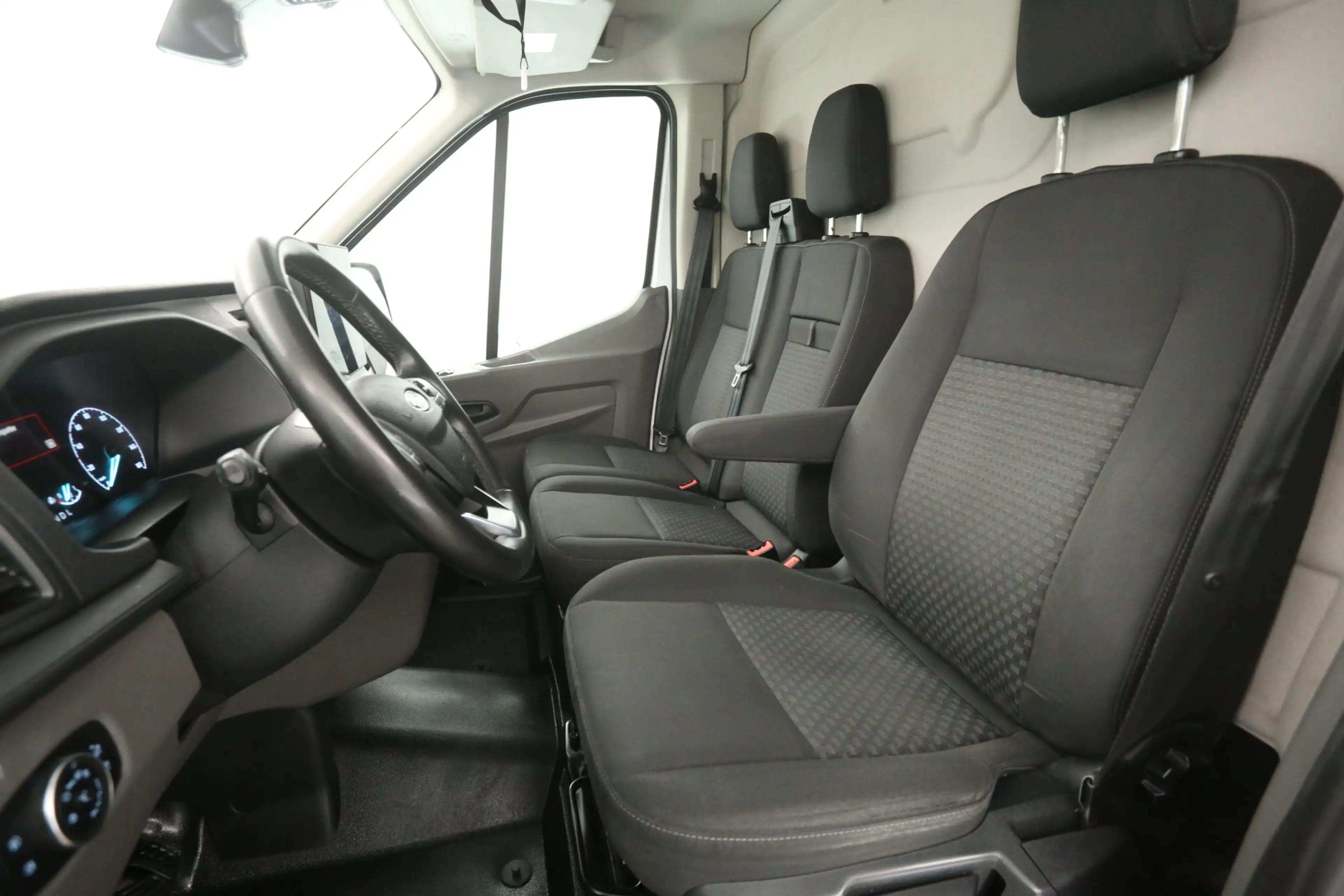 Ford E-Transit L3H2 68 kWh | Snelladen | SOH 95% | 360° | Clima | — photo 11