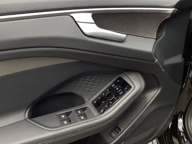 Audi A6 view 8
