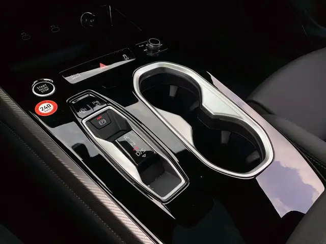 Audi A6 view 11