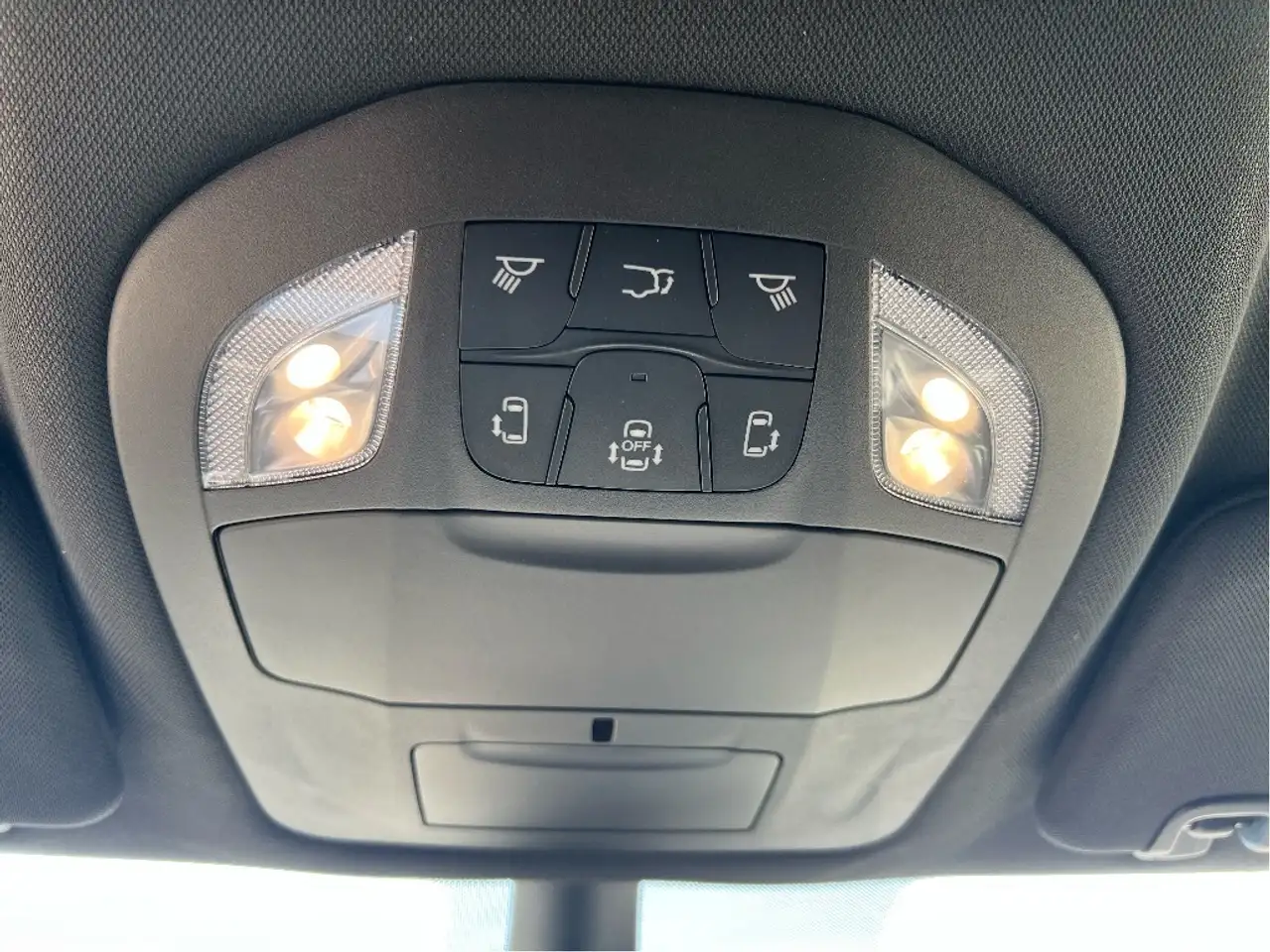 Chrysler Grand Caravan снимка Chrysler Grand Caravan