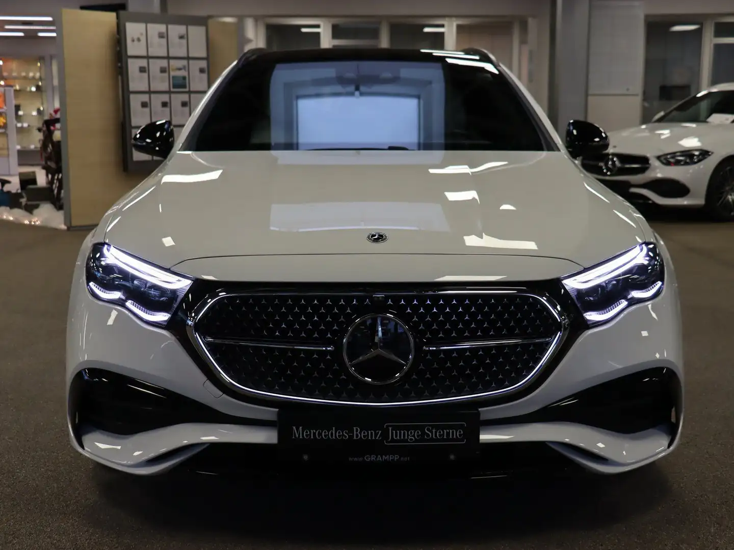 Mercedes-Benz E 300 T de 4M AMG Premium/AHK/Pano/HUD/Leder Weiß - 2