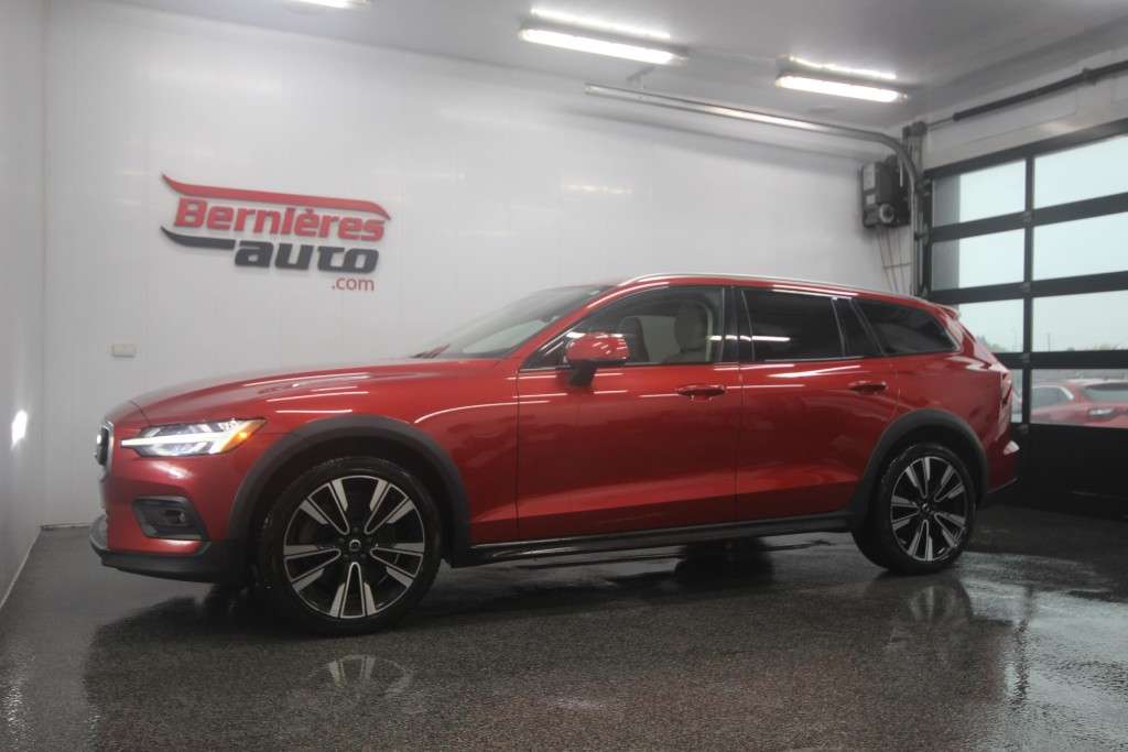 2023 Volvo V60 Cross Country