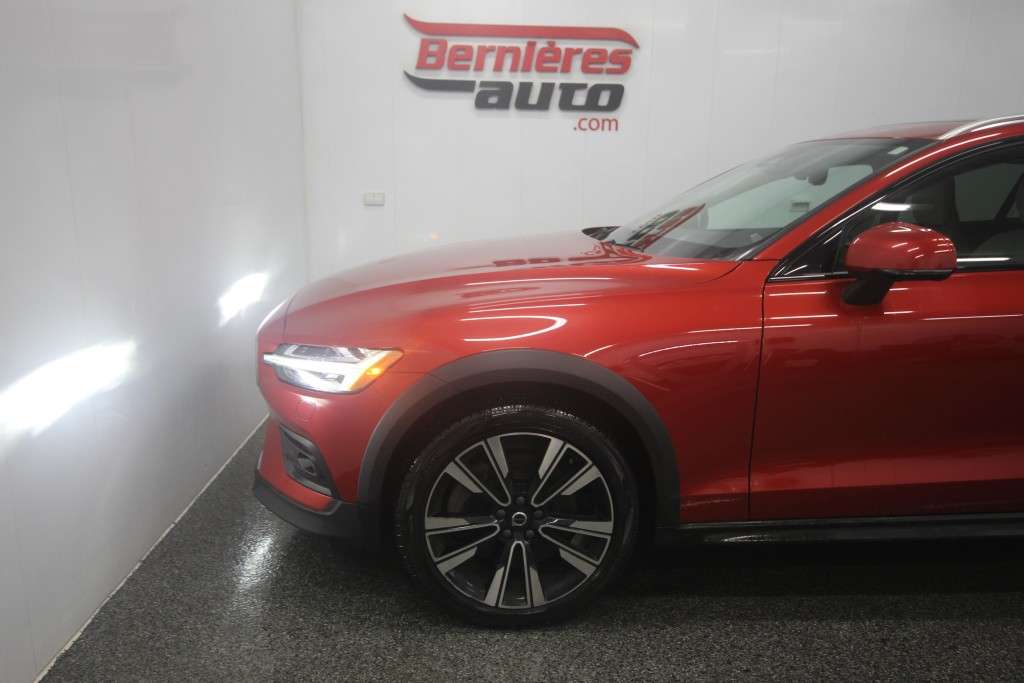 2023 Volvo V60 Cross Country