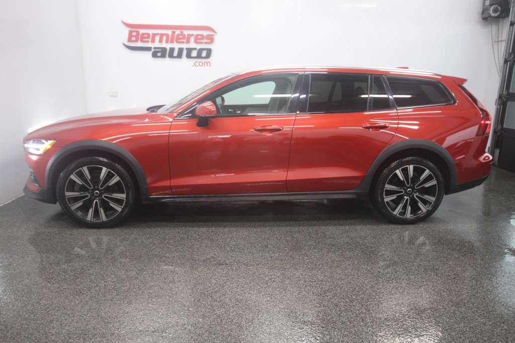 2023 Volvo V60 Cross Country