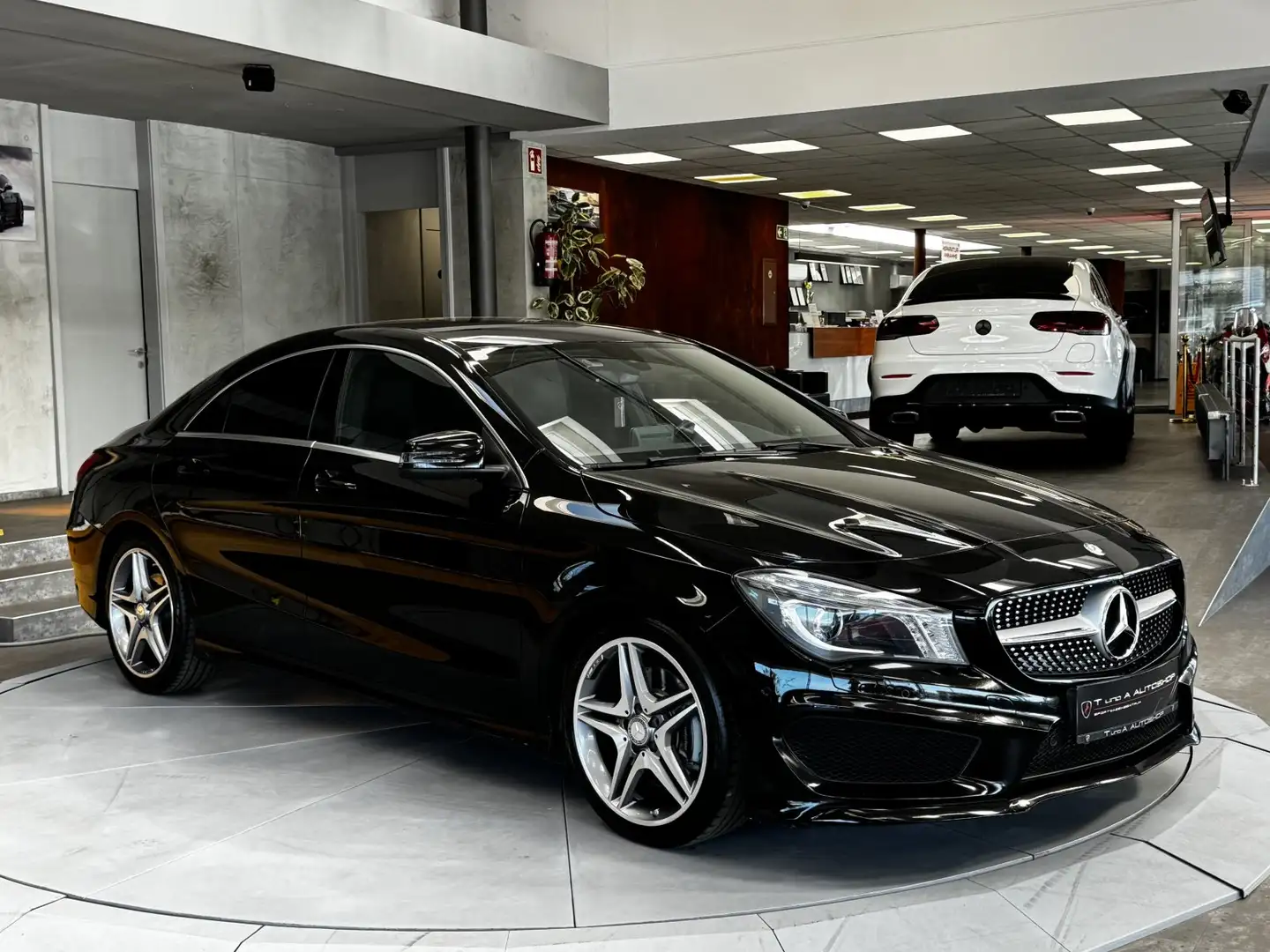 Mercedes-Benz CLA 220 d 4Matic AMG-Paket Aut. *Navi*Kamera*Spiegel-Paket Schwarz - 2