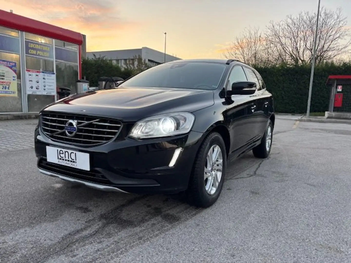 Volvo XC60 2.0 d3 Momentum 150cv aut autocarro iva esposta Noir - 1