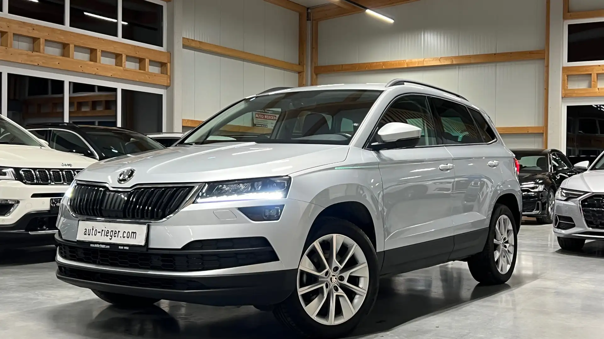 Skoda Karoq Style 4x4 LED, Navi, Keyless, AHK, Standheizung Grau - 2