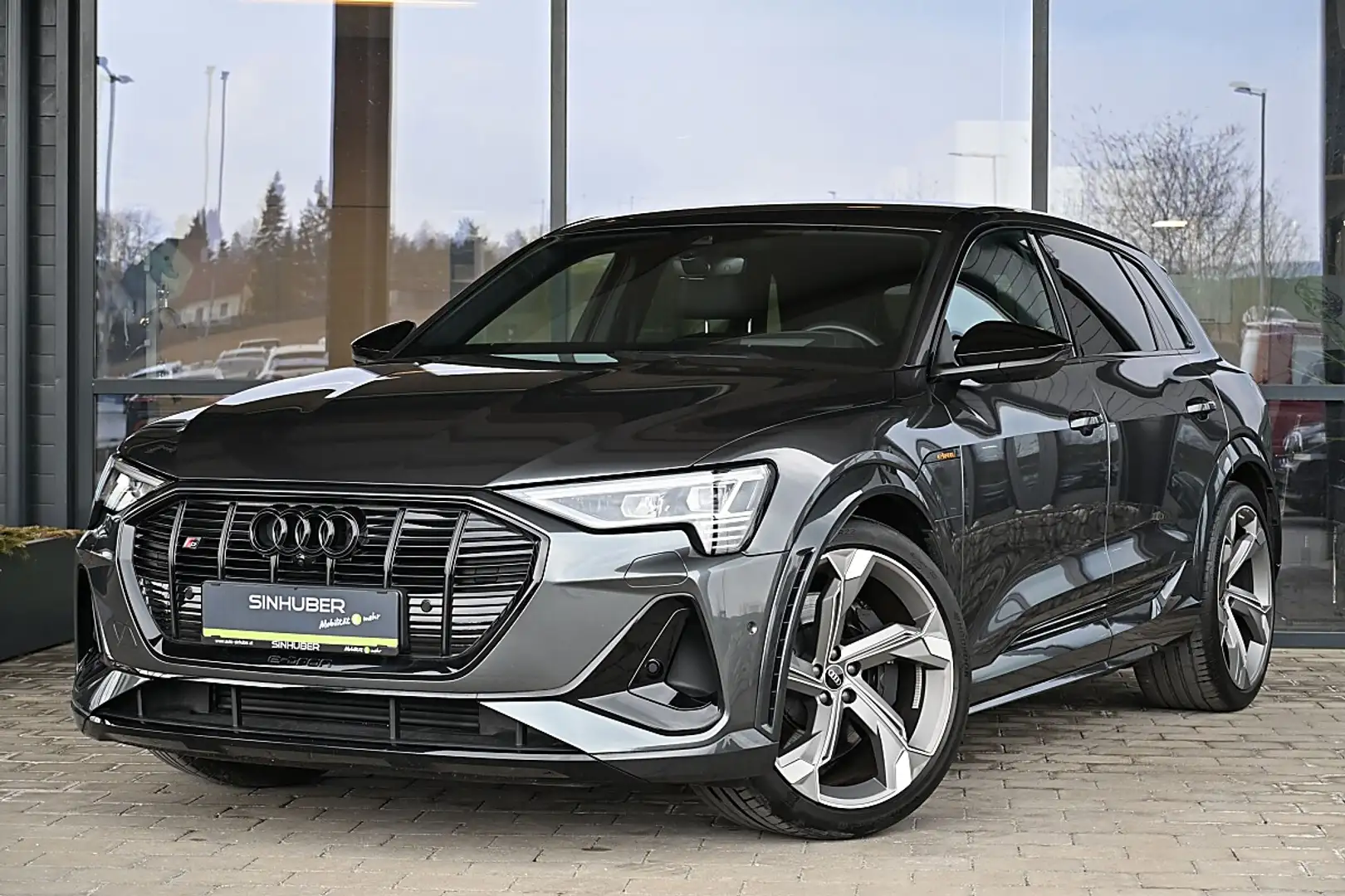 Audi e-tron quattro 95kWh S NP €133k ACC, AHK, Sitzklima, M... Grau - 1