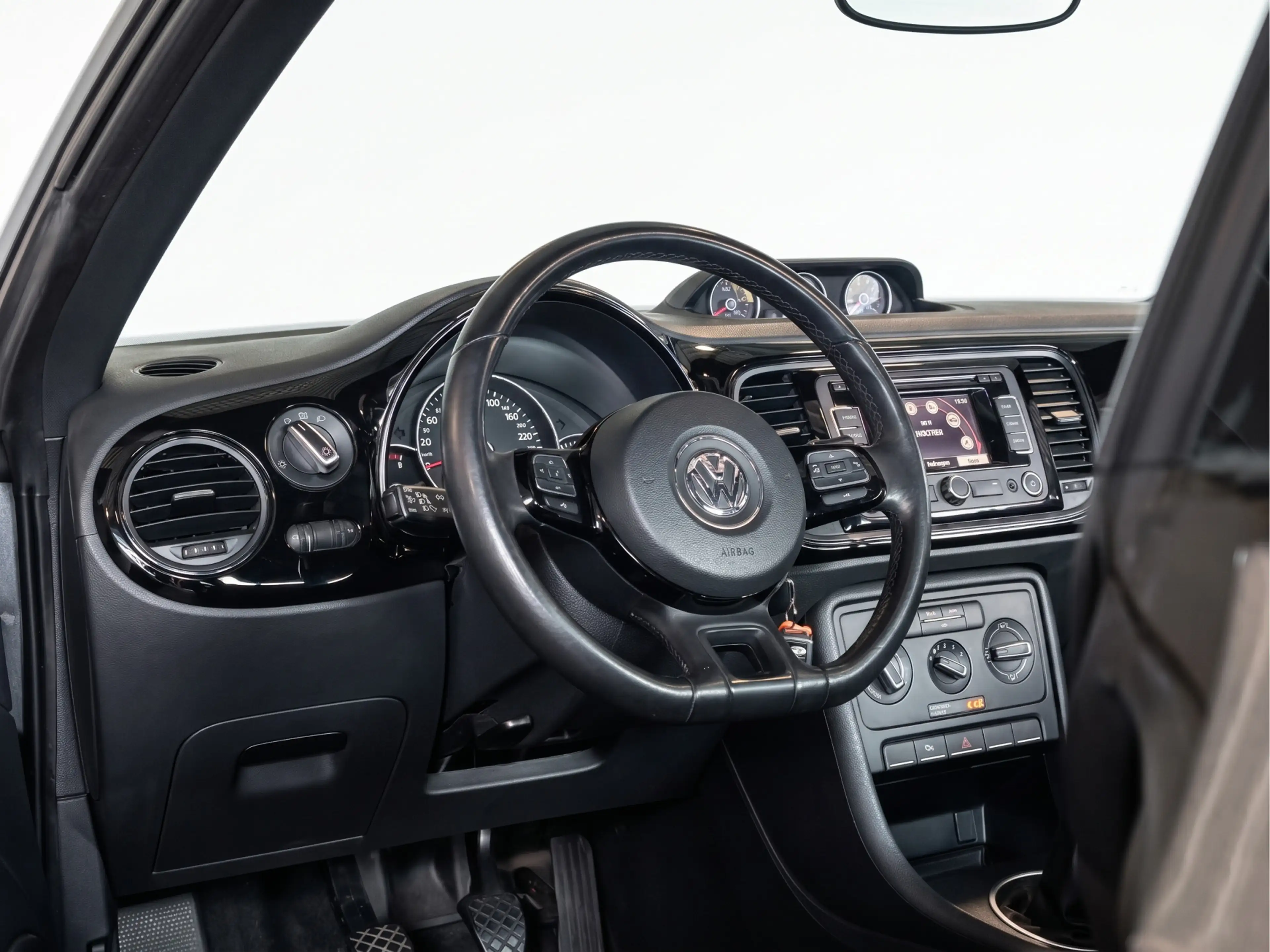 Volkswagen Beetle 1.2 TSI Design — photo 12
