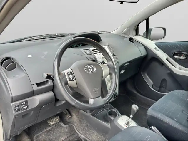 Toyota Yaris view 11