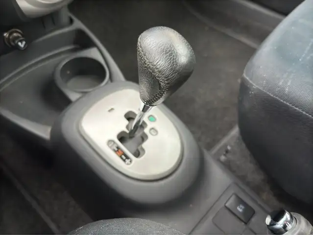 Toyota Yaris view 12