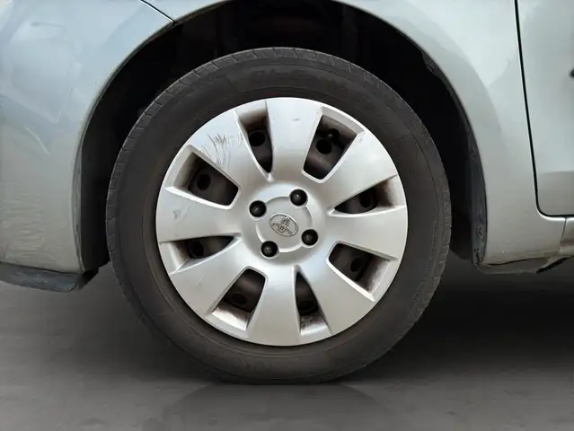 Toyota Yaris view 10