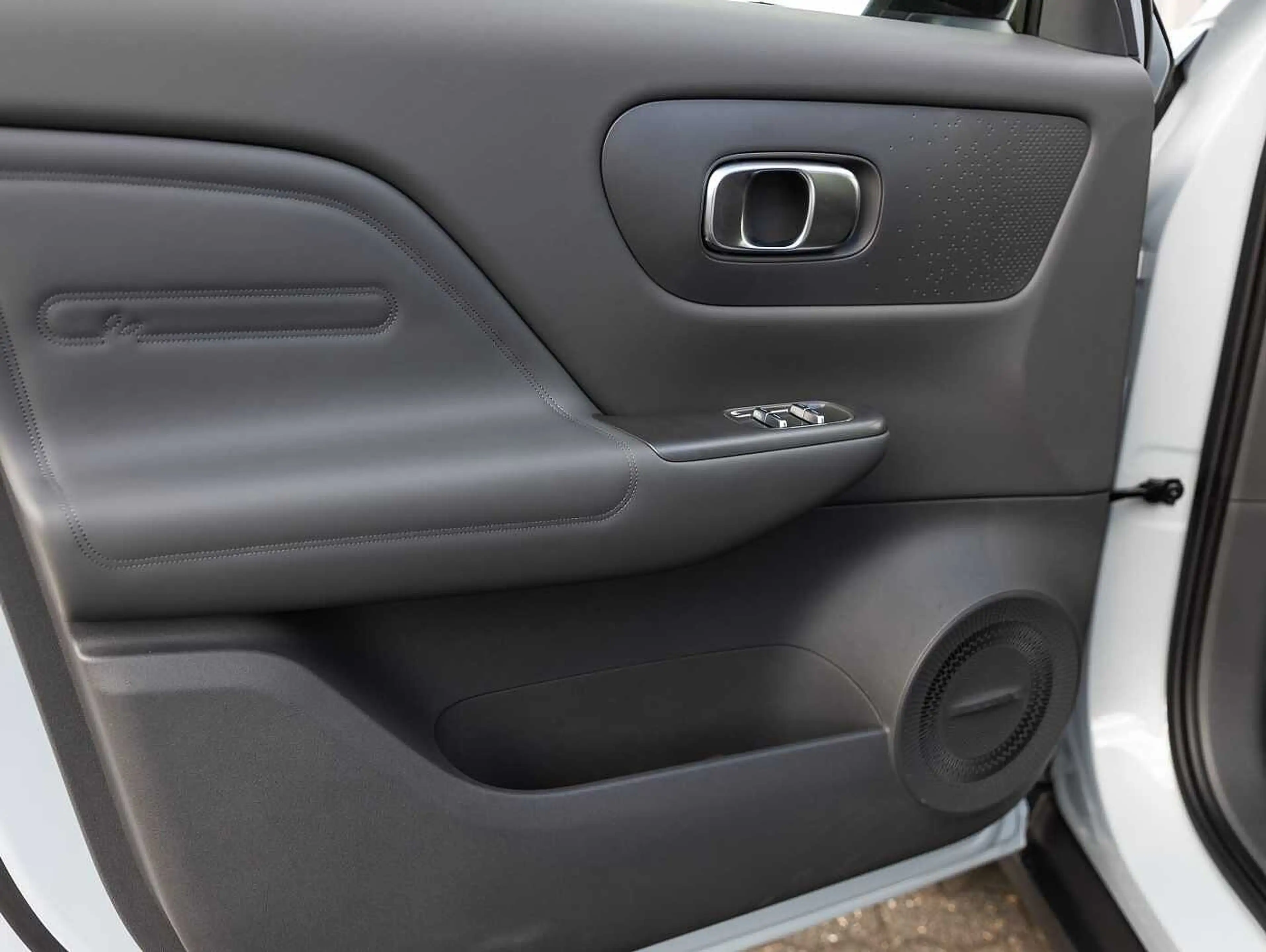 Leapmotor B10 67,1 kWh Design Pro Max — photo 6