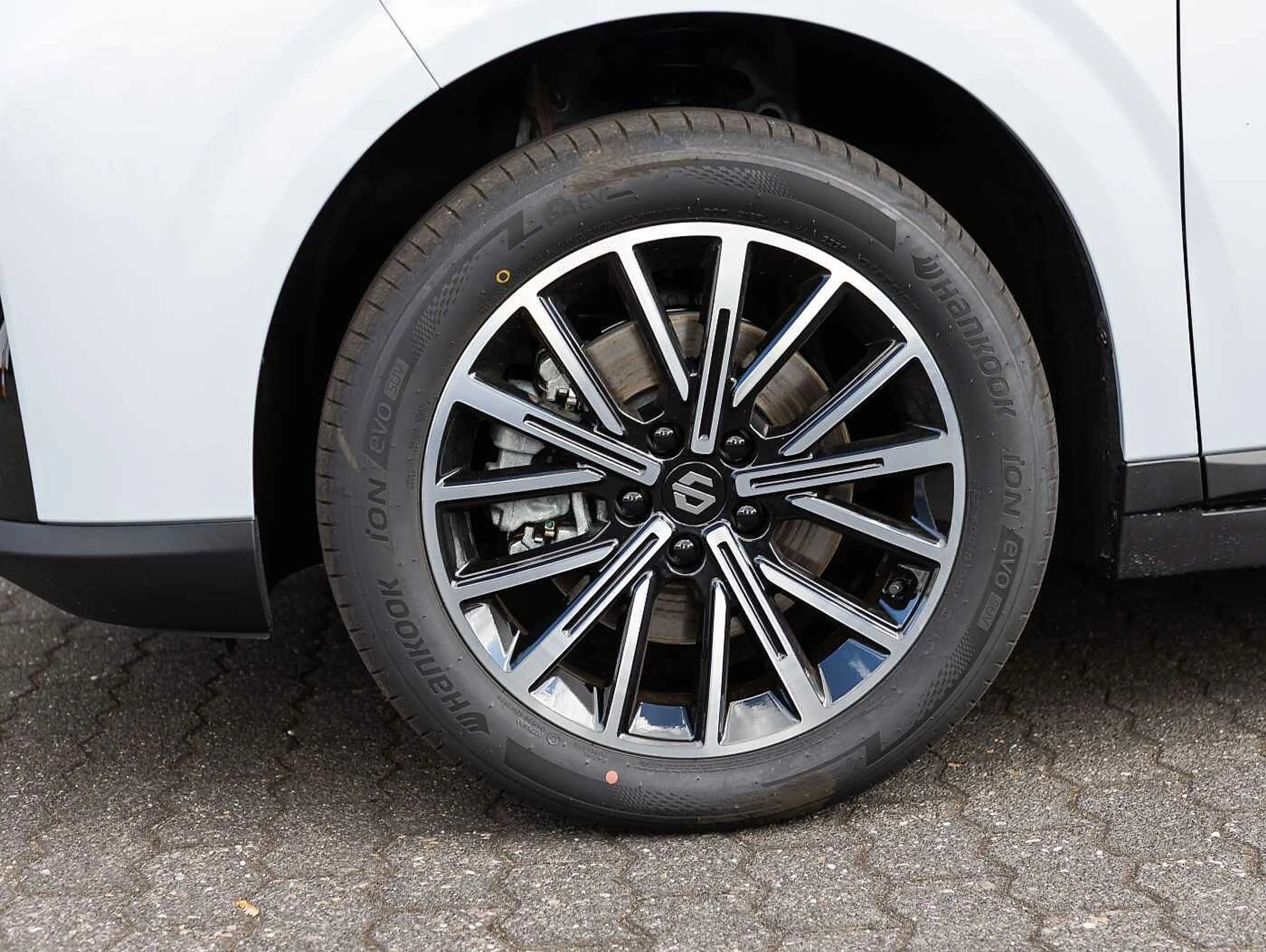 Leapmotor B10 67,1 kWh Design Pro Max — photo 5