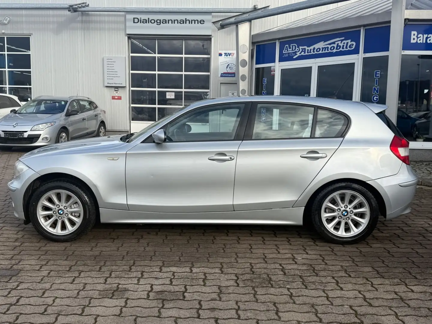 BMW 116 Baureihe 1 Lim. 116i Silber - 2