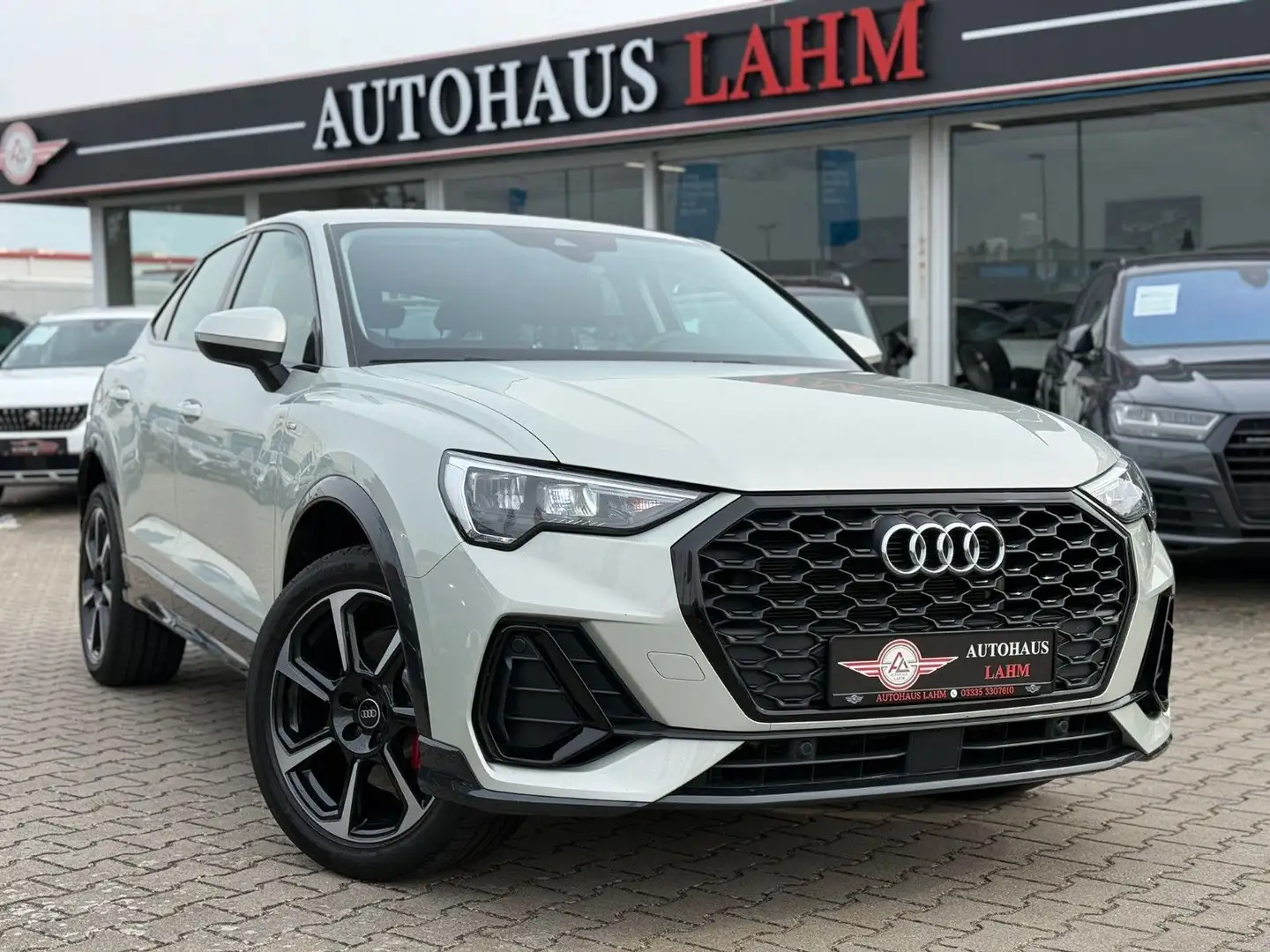 Audi Q3 Sportback 45TFSIe S-TRONIC"S-LINE"AMBIENTE* Silber - 1