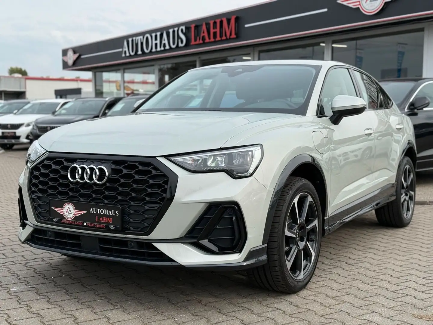 Audi Q3 Sportback 45TFSIe S-TRONIC"S-LINE"AMBIENTE* Silber - 2