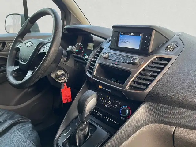 Ford Transit Connect view 4