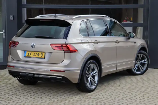 Volkswagen Tiguan view 2