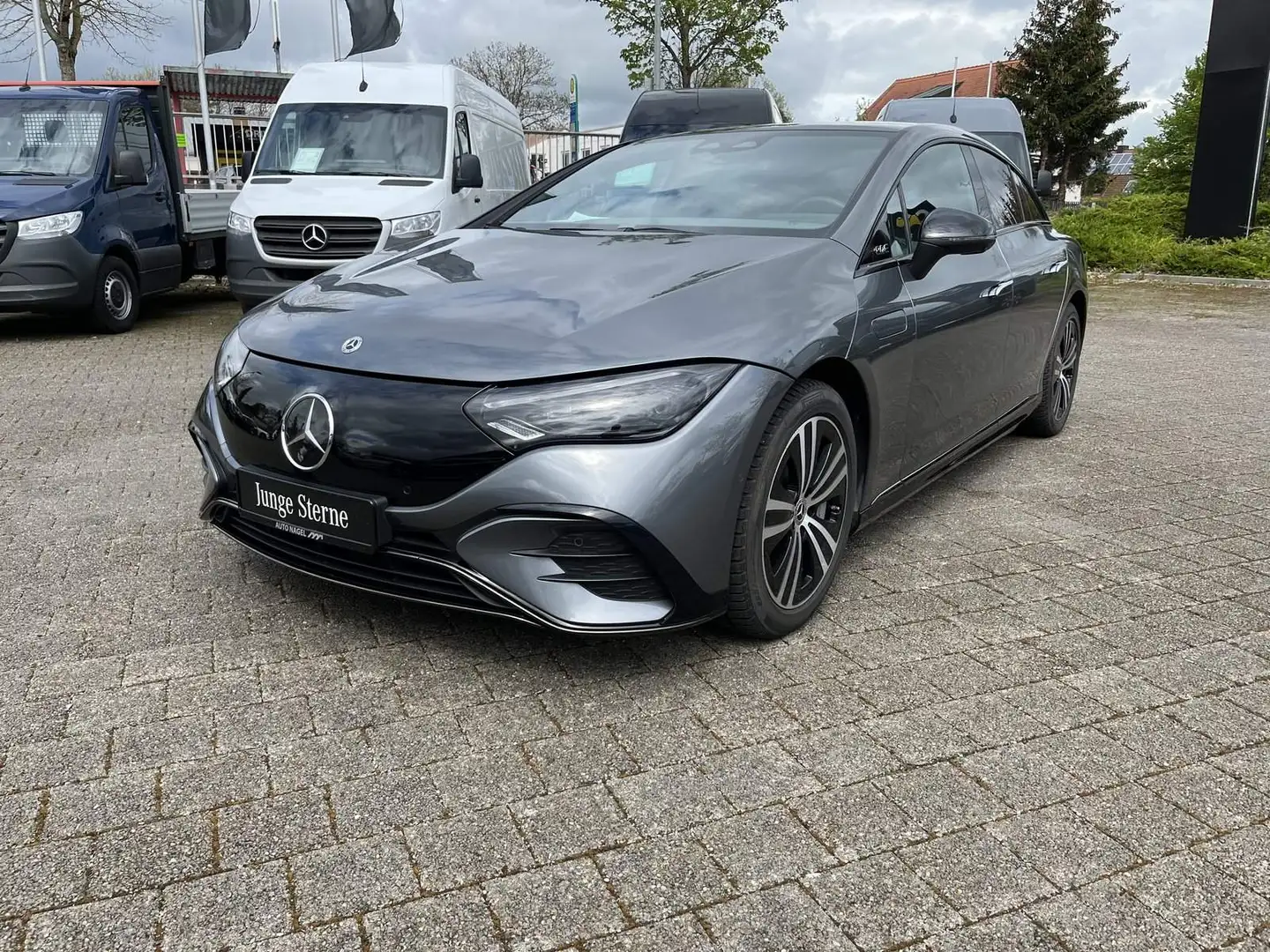 Mercedes-Benz EQE 350 AMG-L*Premium-P*Pano*Night-P*Sitzhz-Fond Grau - 2
