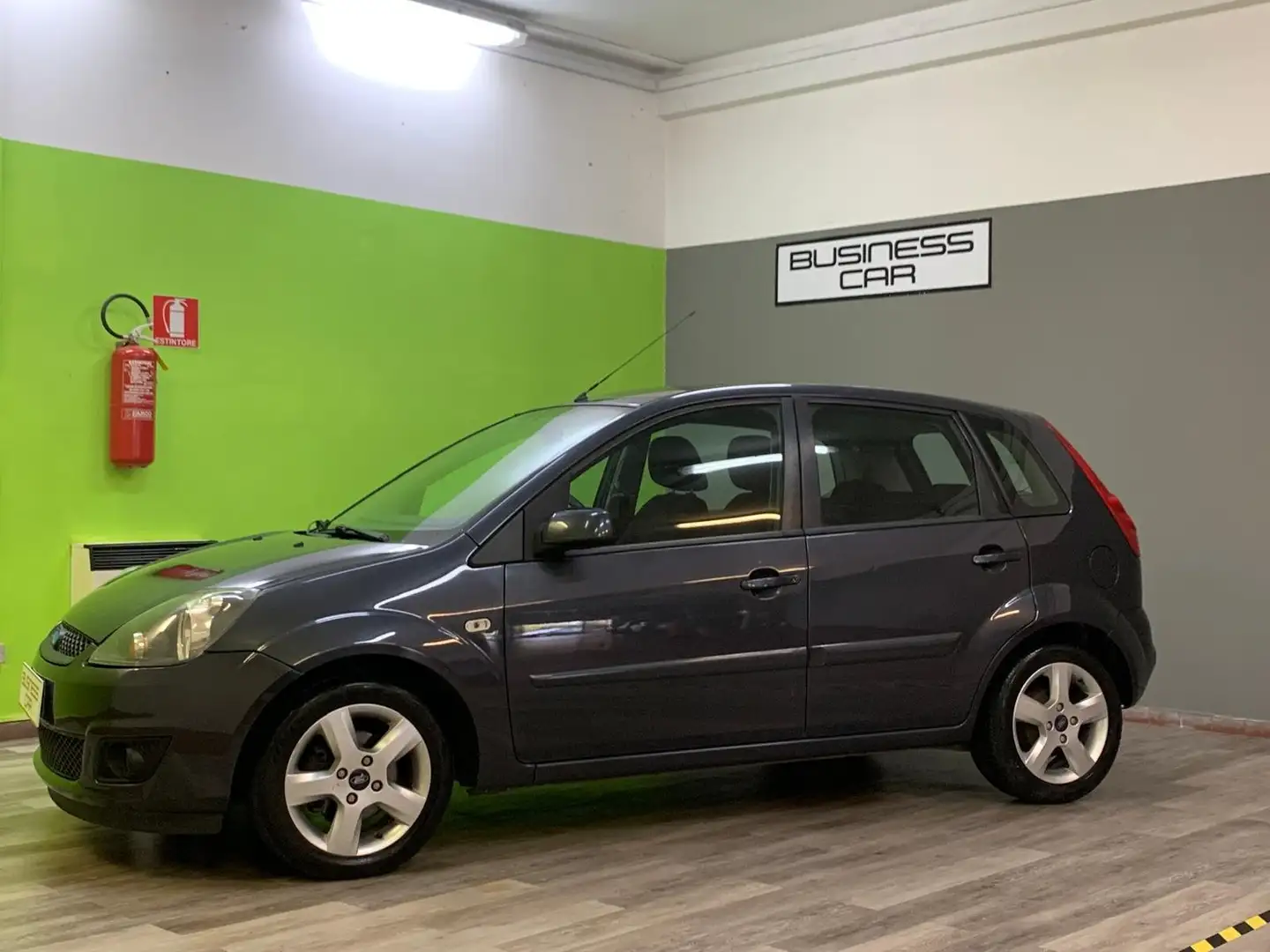 Ford Fiesta 1.2 BENZ 5 PORTE!!!! Gris - 2