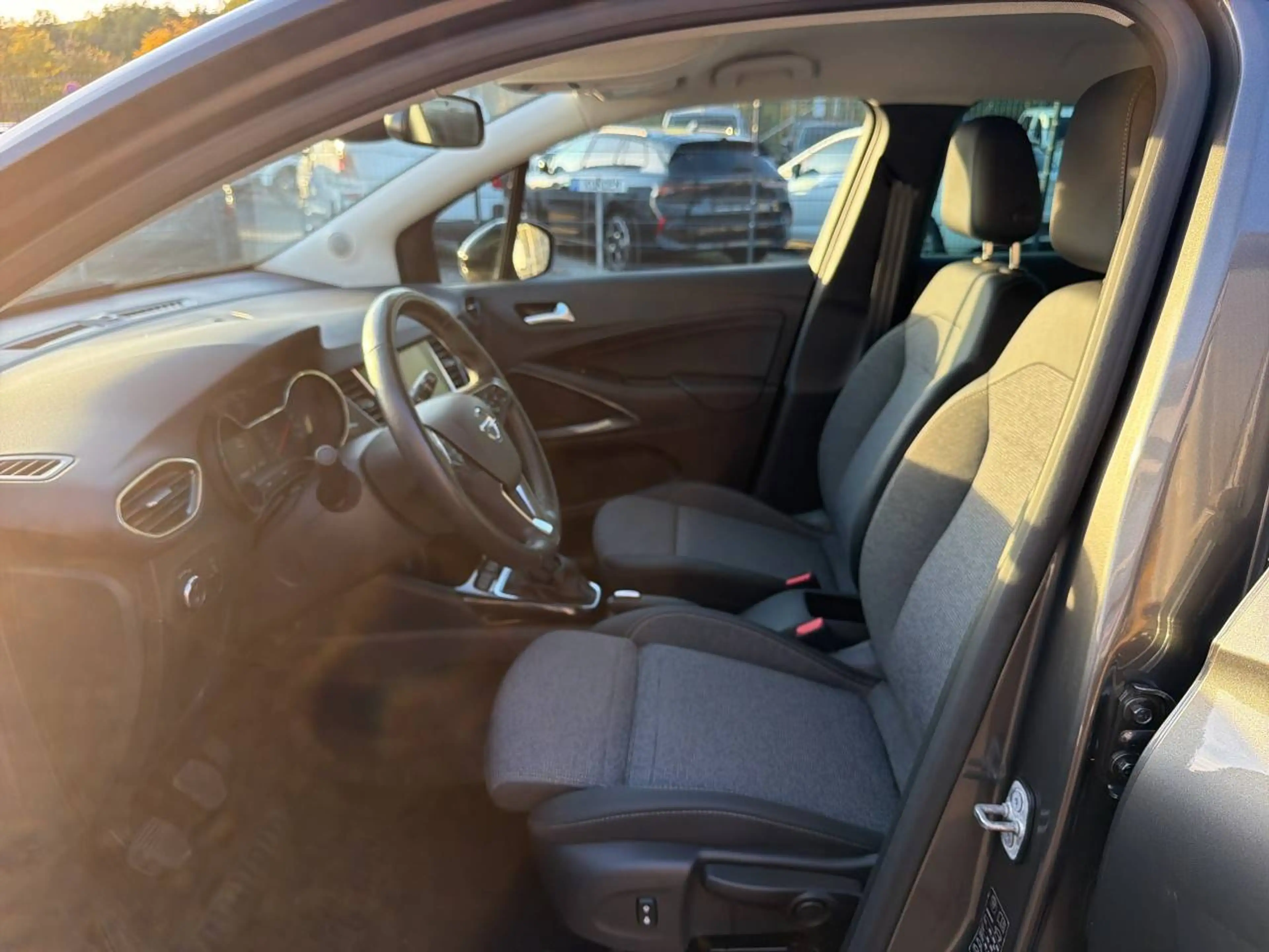 Opel Crossland X Elegance — photo 9