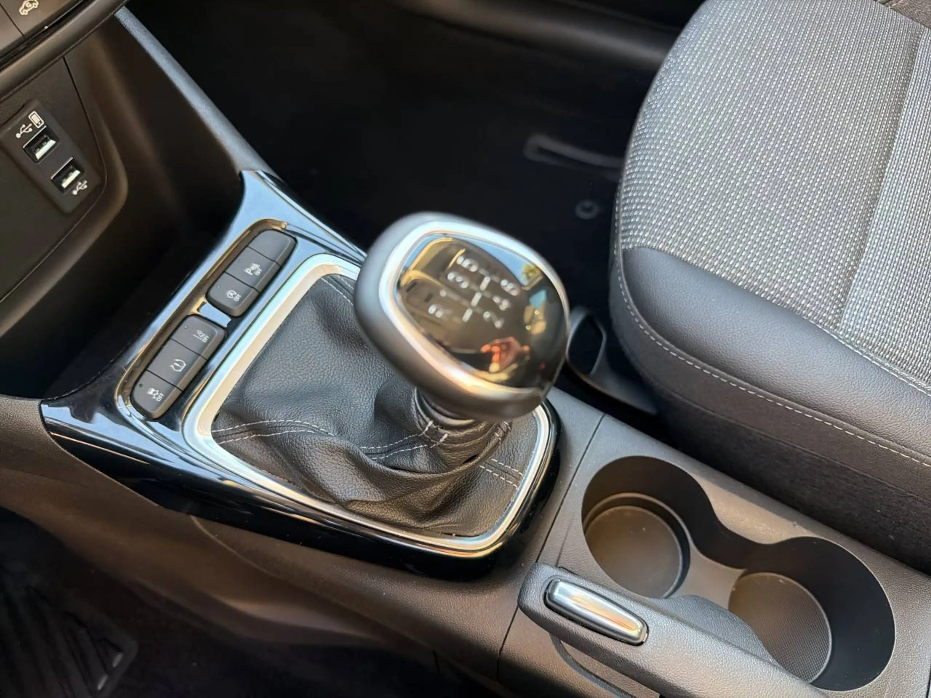 Opel Crossland X Elegance — photo 12