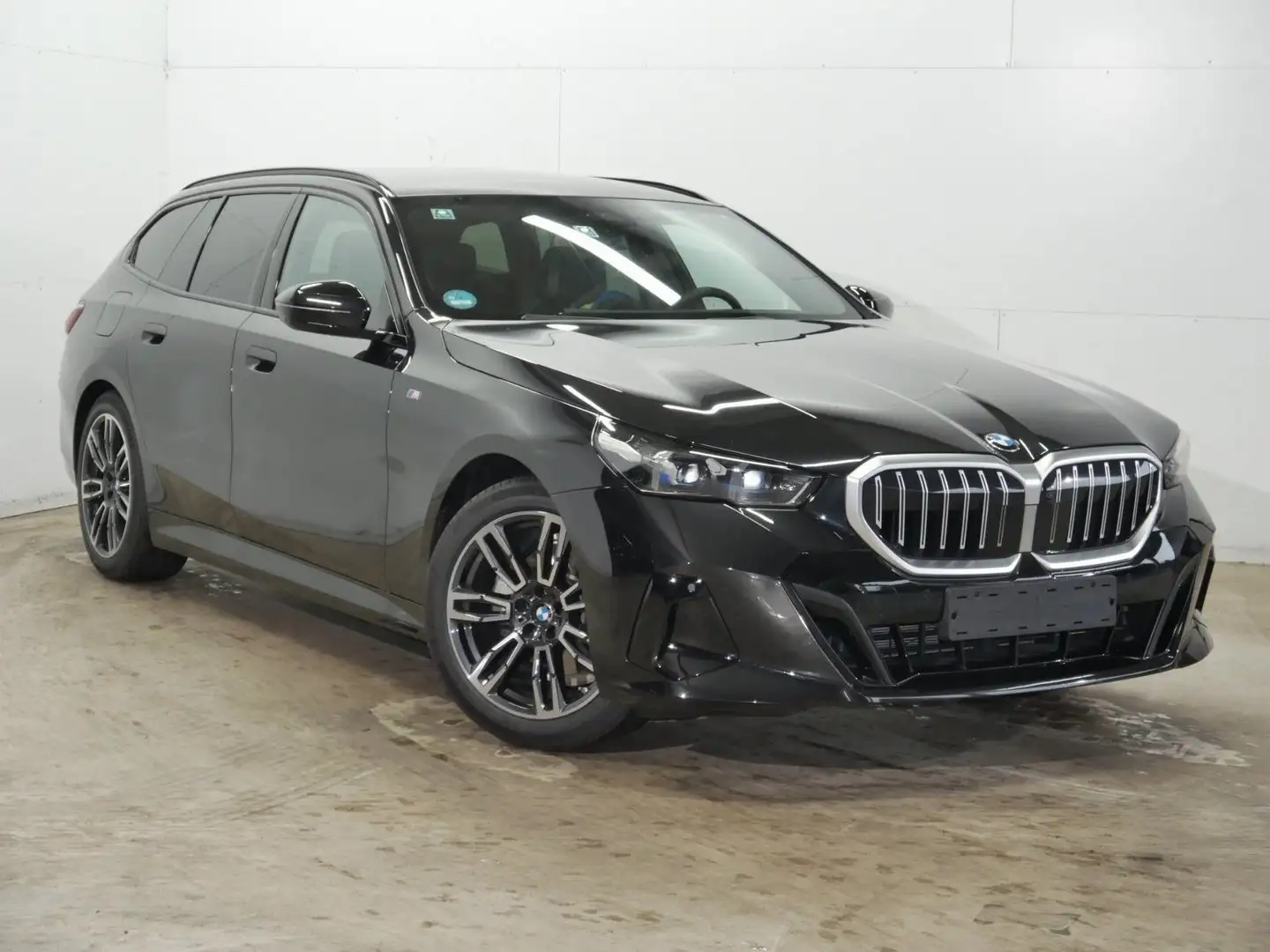 BMW 520 i M Sportpaket, Panorama-Glasdach, Sitzbelüftung v Schwarz - 2