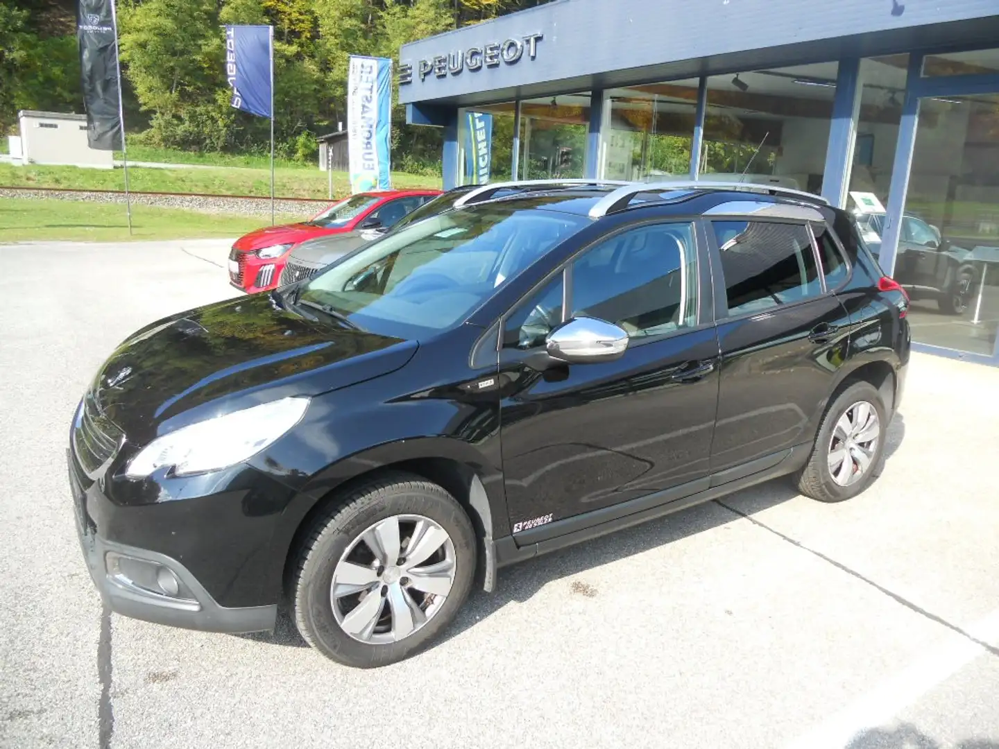 Peugeot 2008 1,6 Blue HDi Style Schwarz - 1