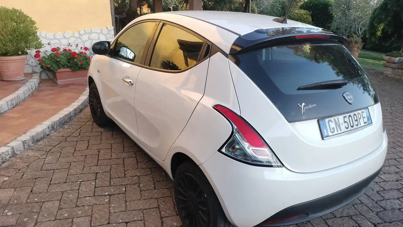 Lancia Ypsilon 2023