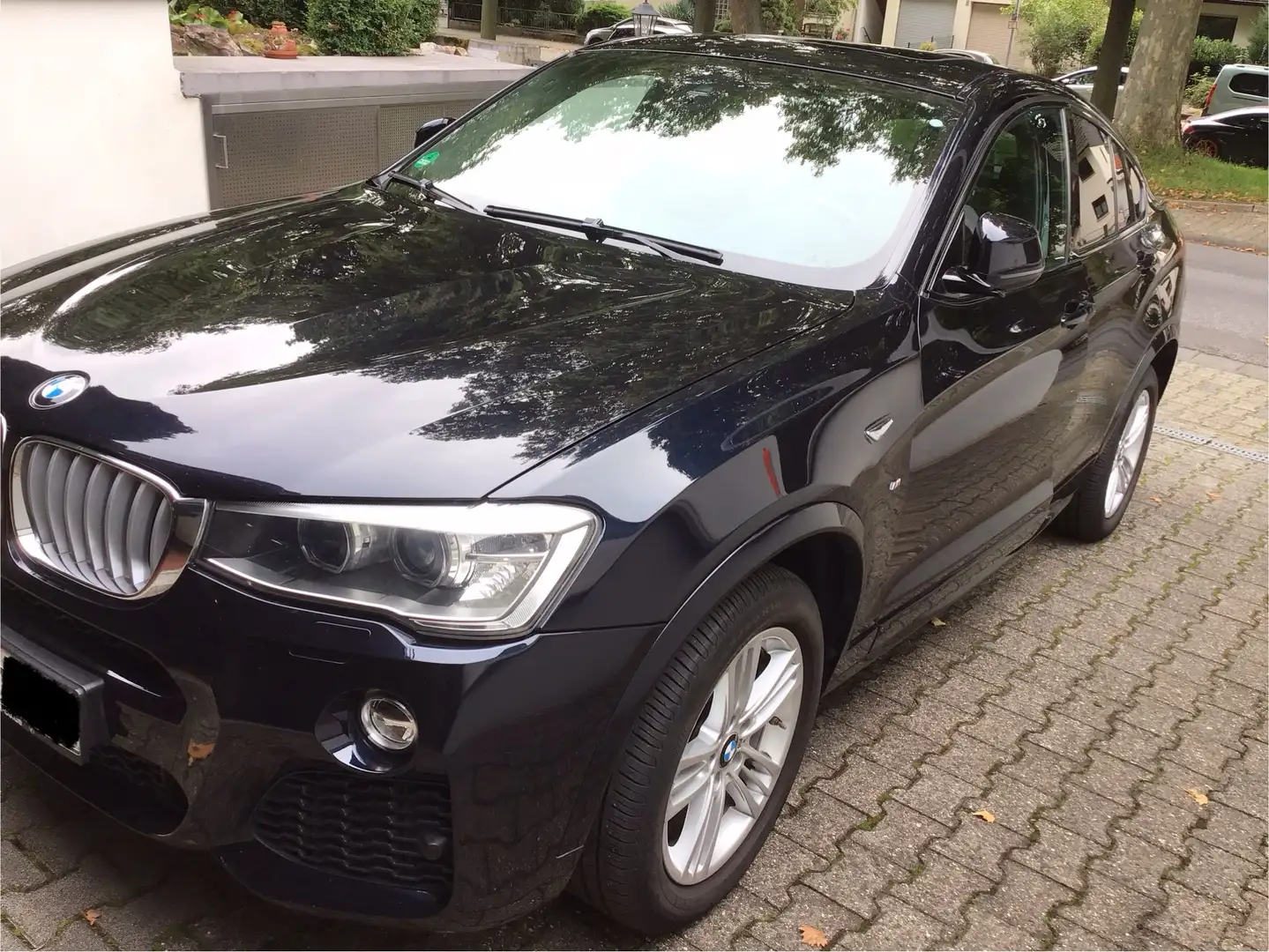BMW X4 M Schwarz - 1