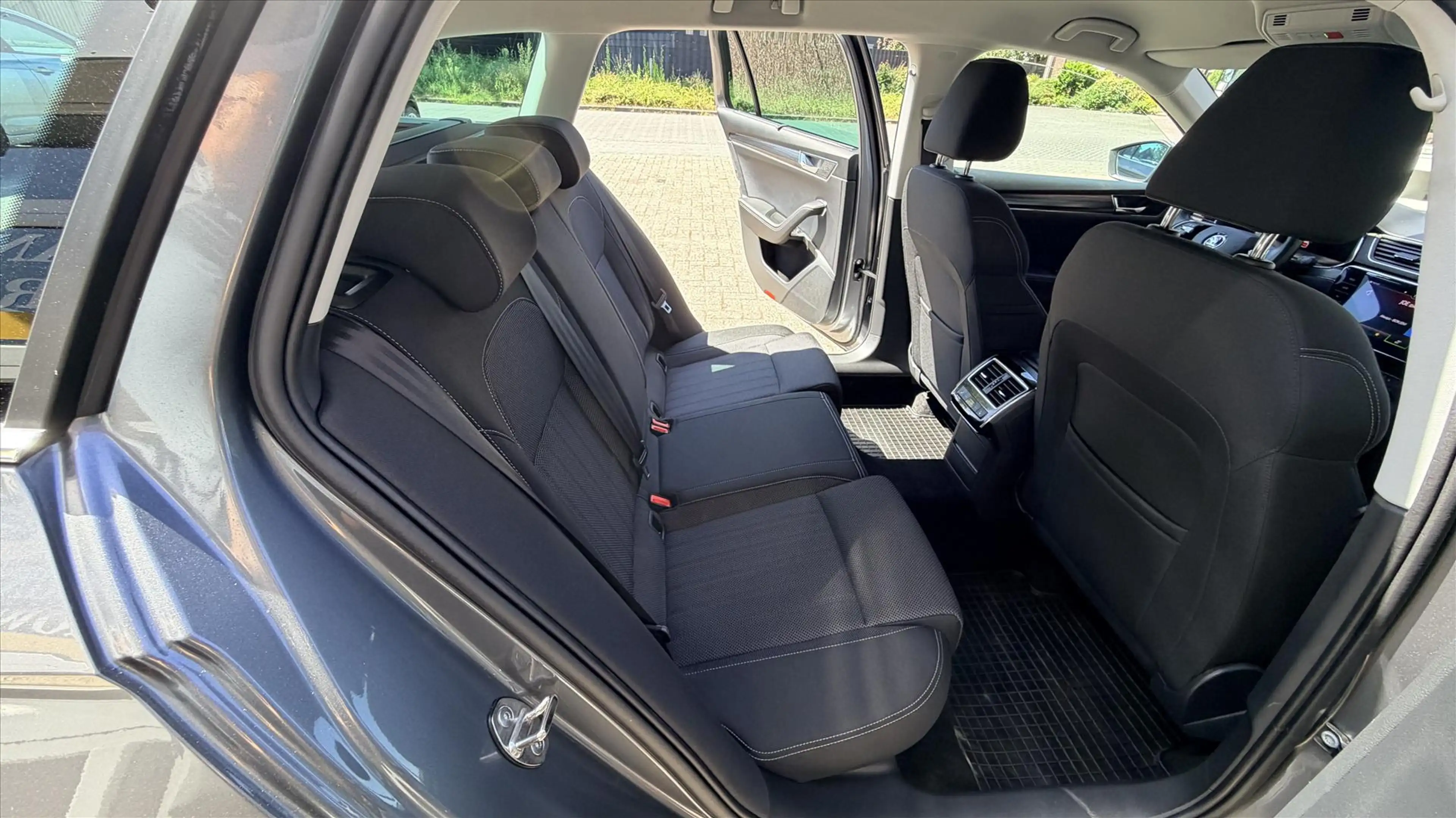 Skoda Superb Combi 1.4 TSI PHEV 218pk DSG-6 Business Style | 36 — photo 12