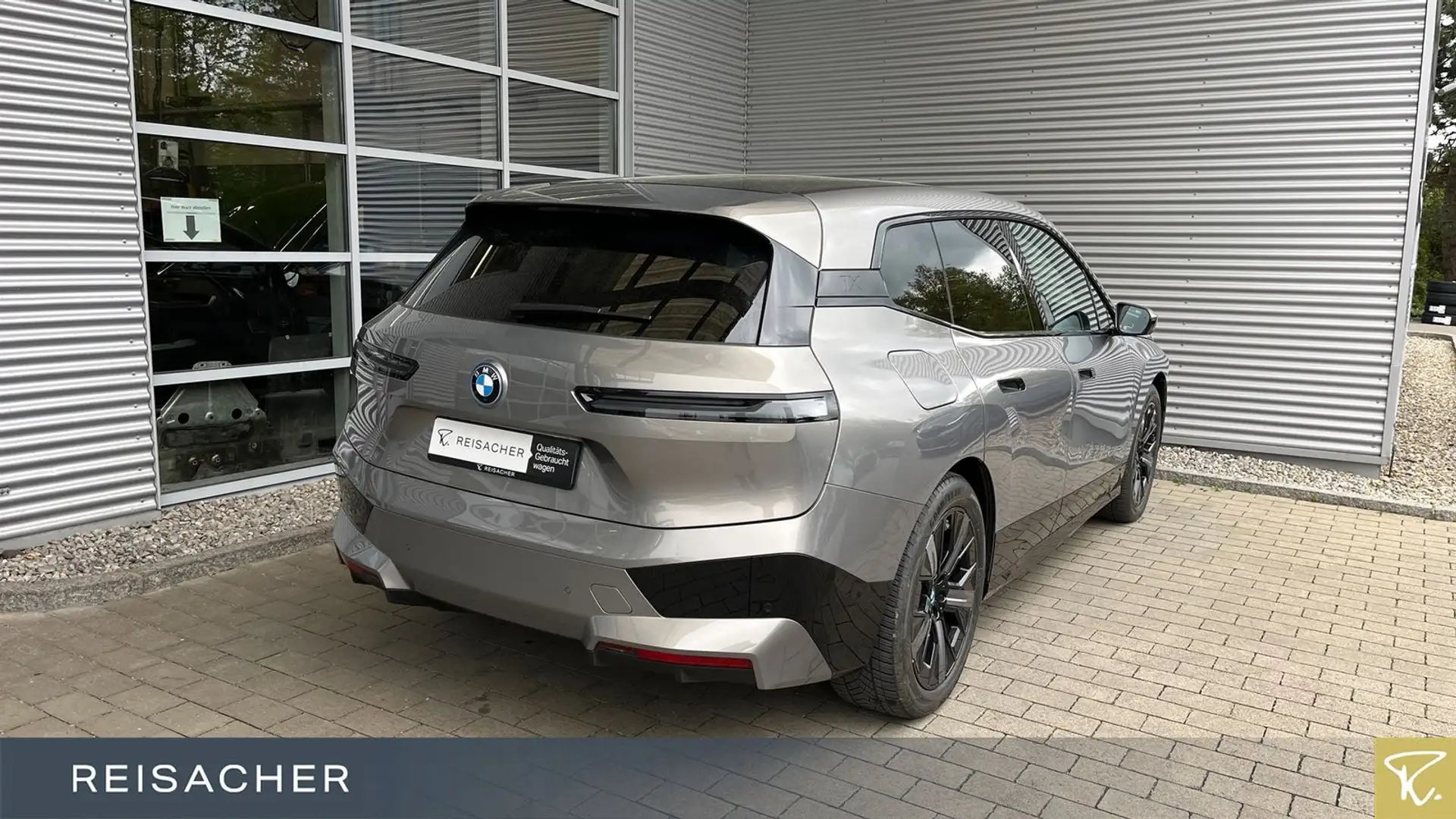 BMW iX xDrive40 Sportpaket Navi Laser 360° ACC AHK Grau - 2