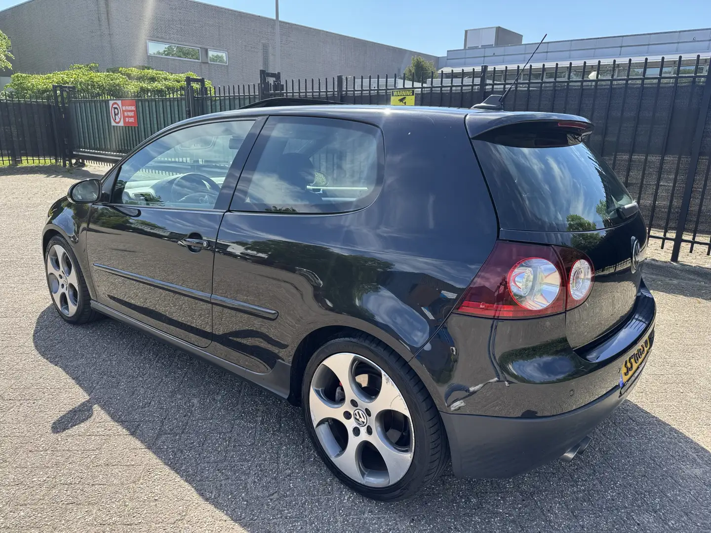 Volkswagen Golf GTI 2.0 TFSI DSG 200 PK Leer/Schuifdak/Carplay/Clima Zwart - 2