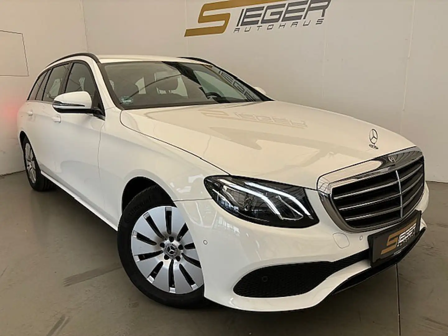 Mercedes-Benz E 300 d T Aut. Blanc - 1