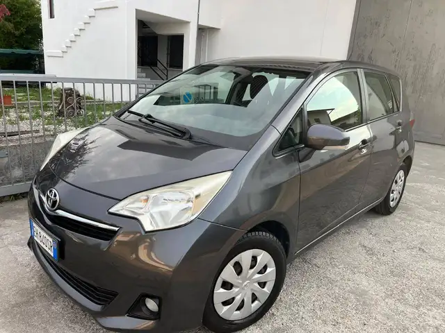 Toyota Verso-S Verso-S 1.4d Active mt