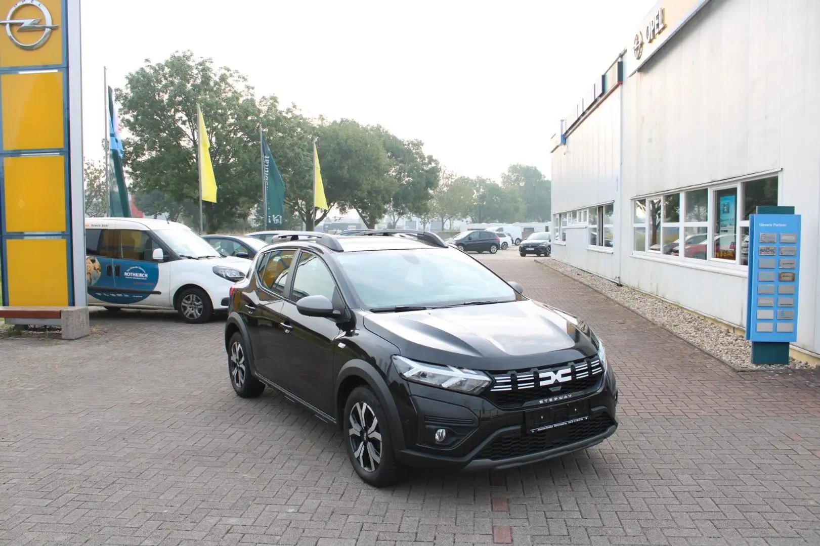 Dacia Sandero III Stepway Expression+ Schwarz - 2