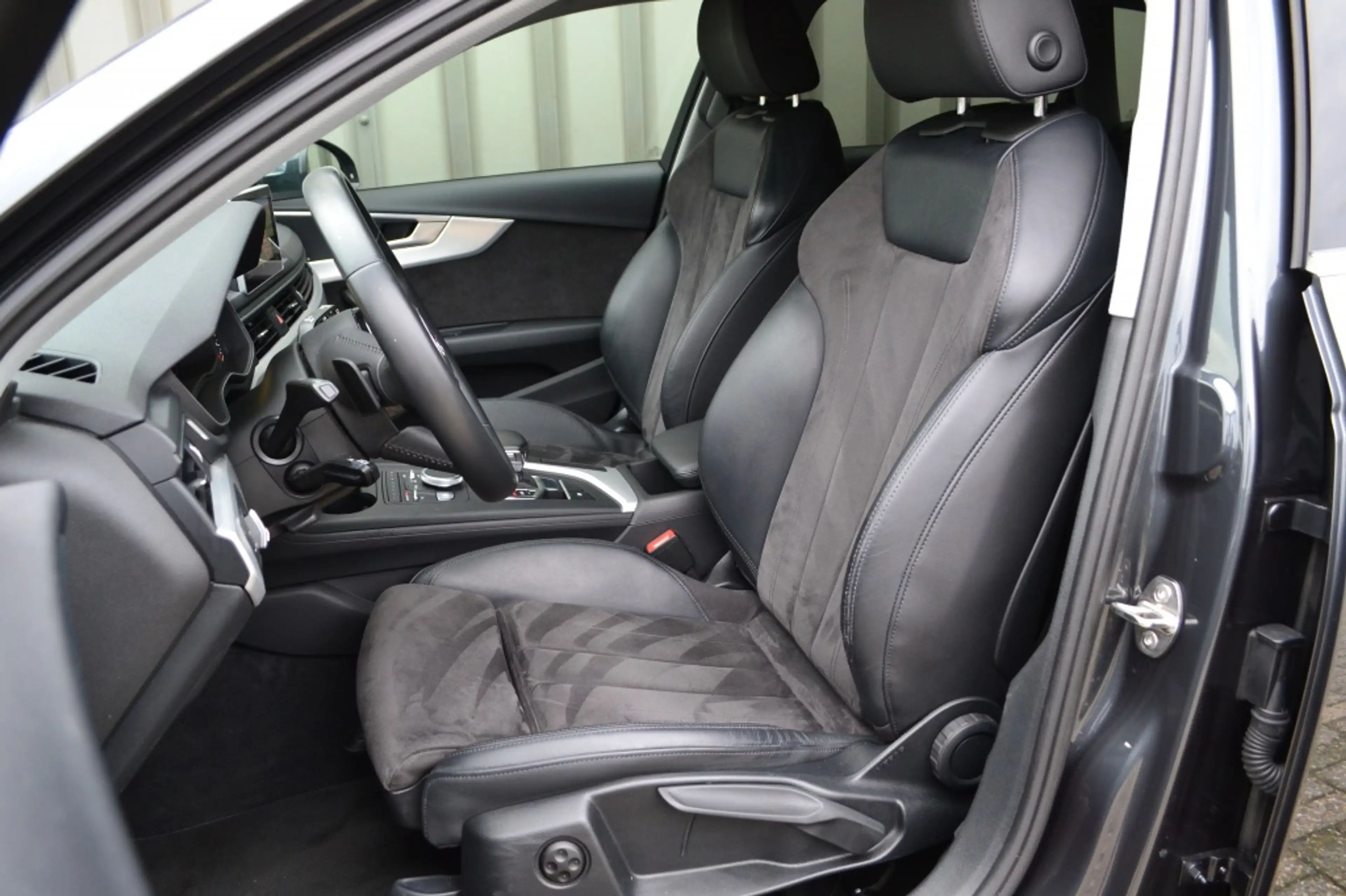 Audi A4 Avant 35 TFSI Sport LED/Navi/Keyless/19'' inch — photo 8