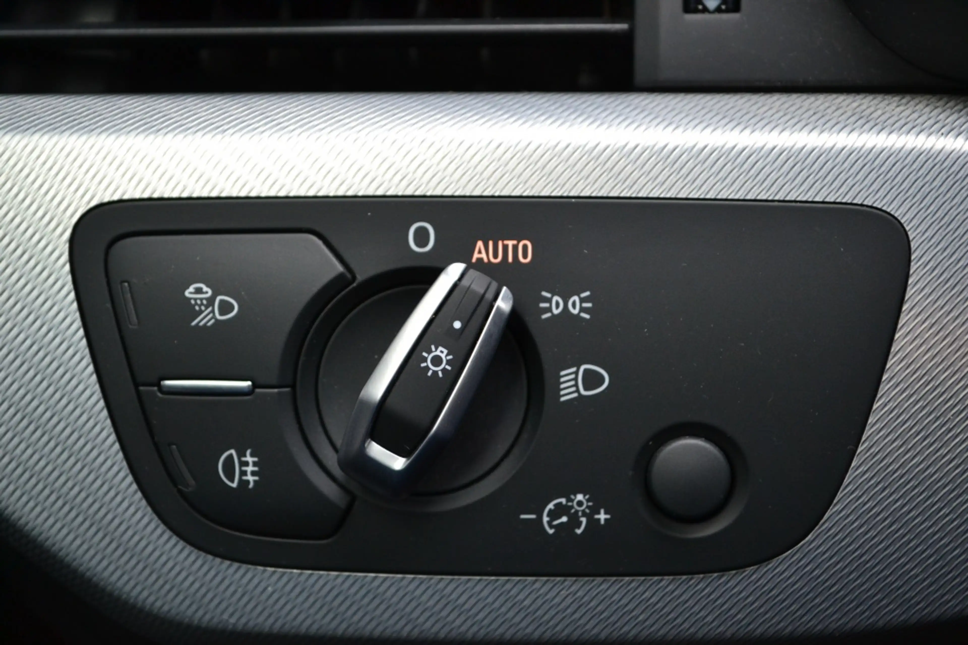 Audi A4 Avant 35 TFSI Sport LED/Navi/Keyless/19'' inch — photo 40