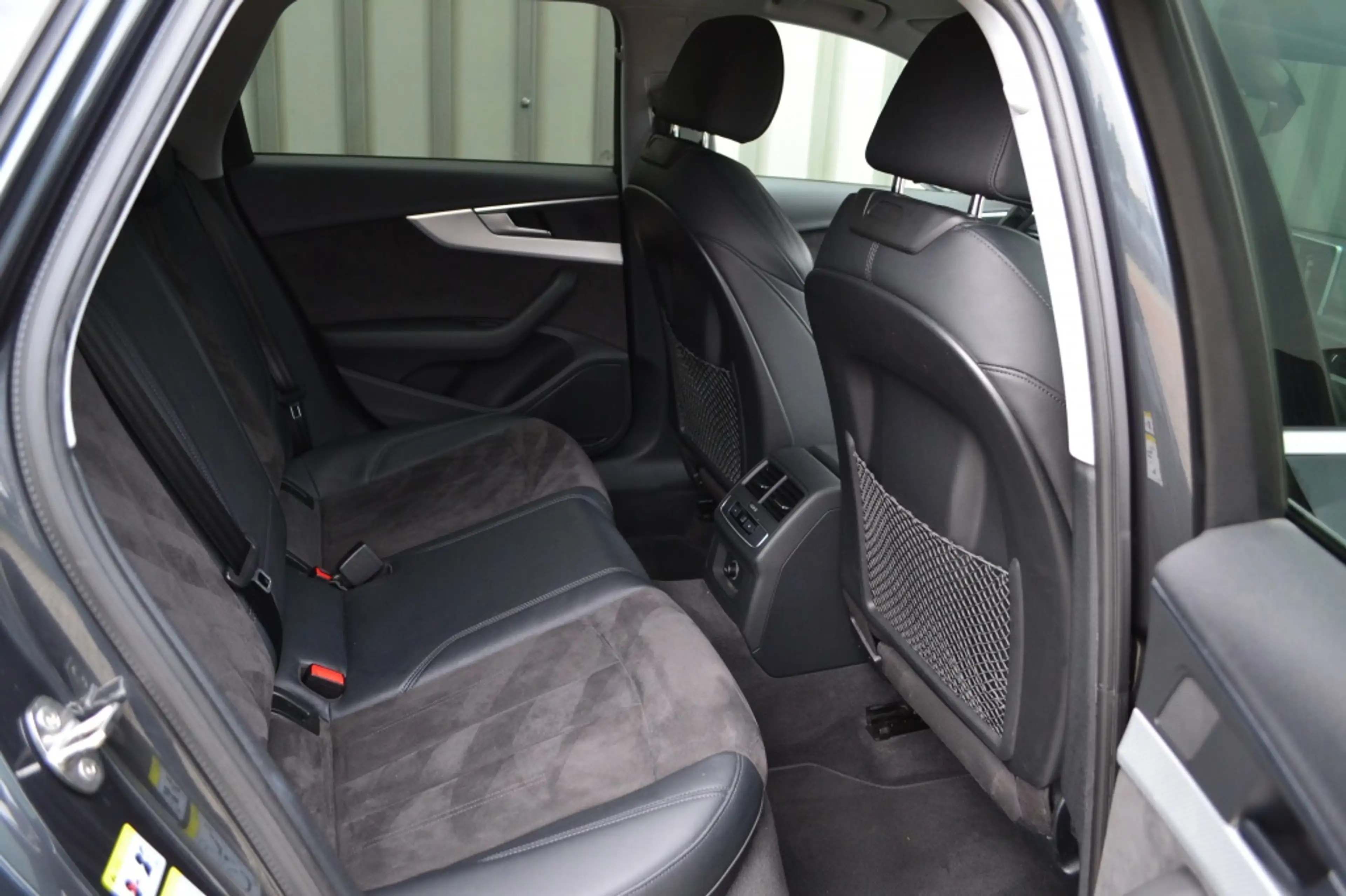 Audi A4 Avant 35 TFSI Sport LED/Navi/Keyless/19'' inch — photo 12
