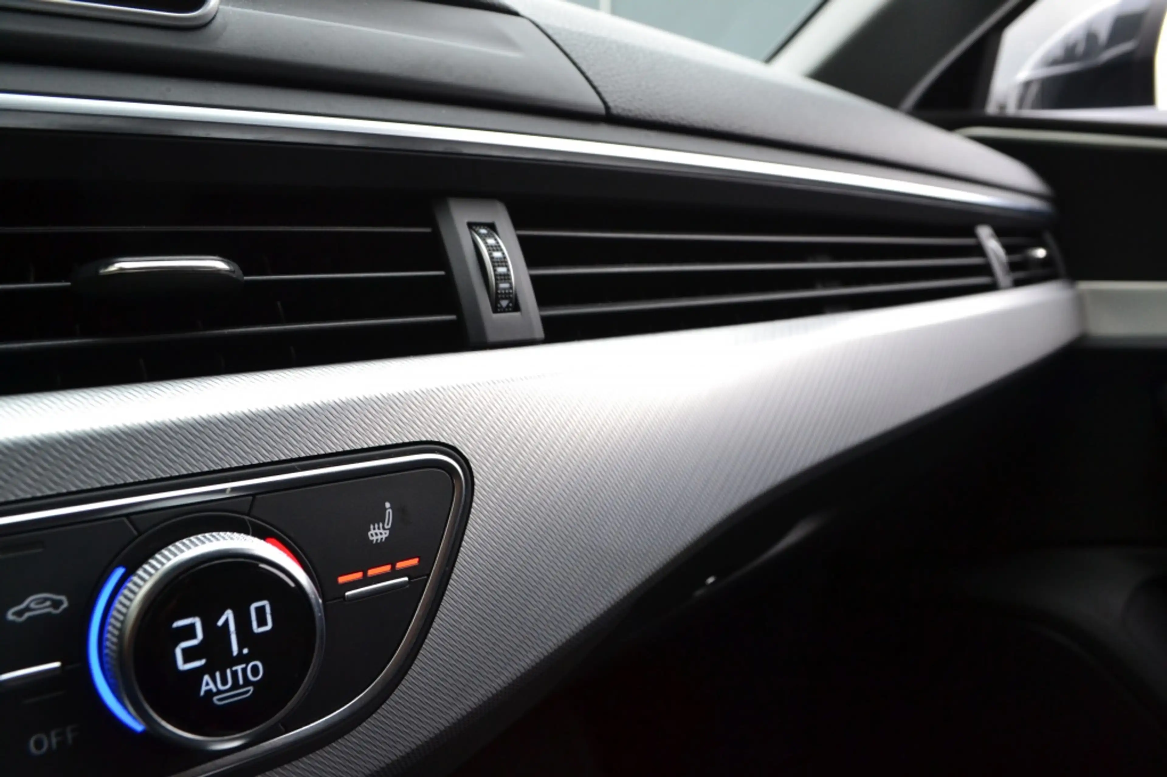 Audi A4 Avant 35 TFSI Sport LED/Navi/Keyless/19'' inch — photo 44