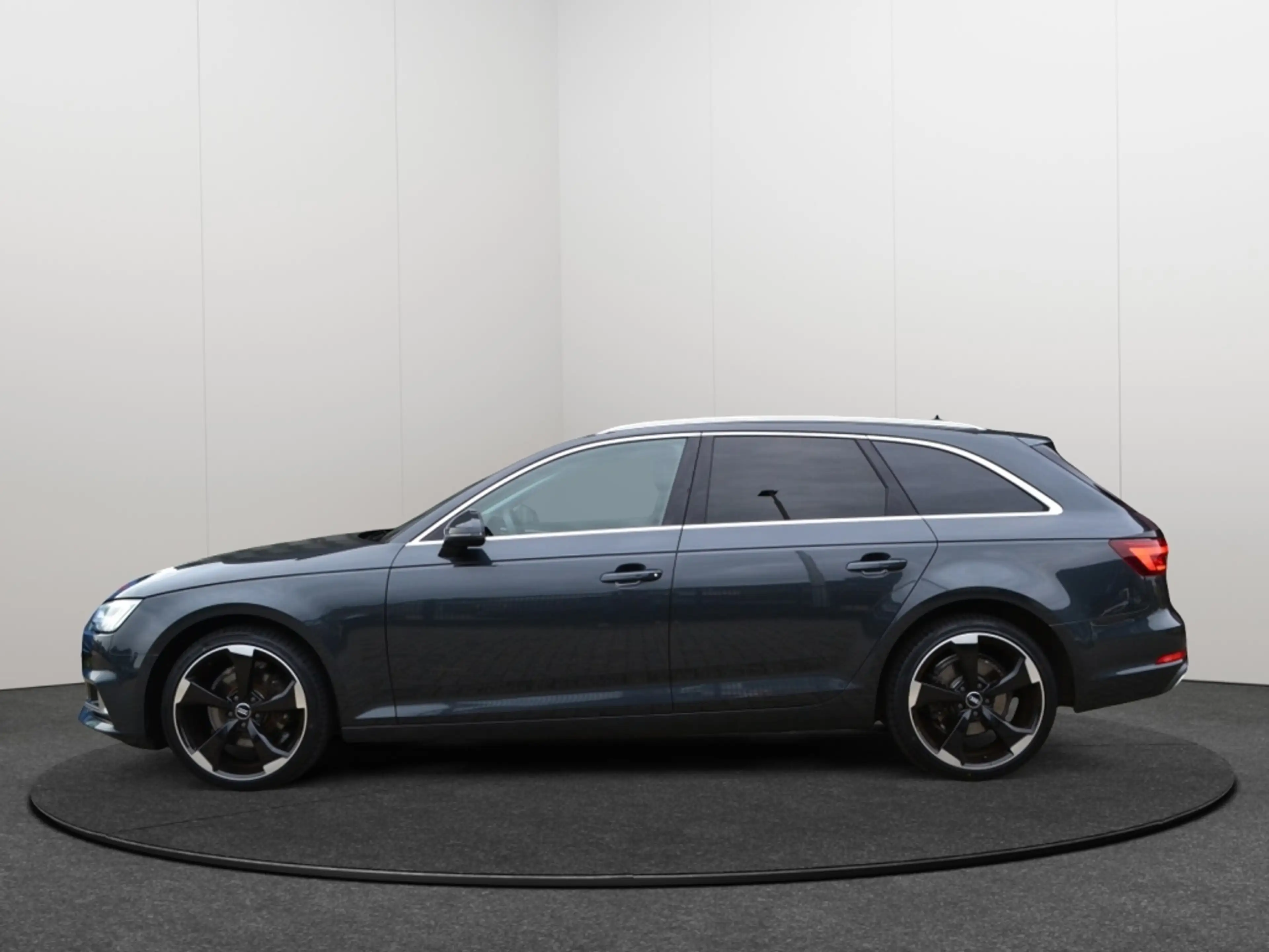 Audi A4 Avant 35 TFSI Sport LED/Navi/Keyless/19'' inch — photo 2