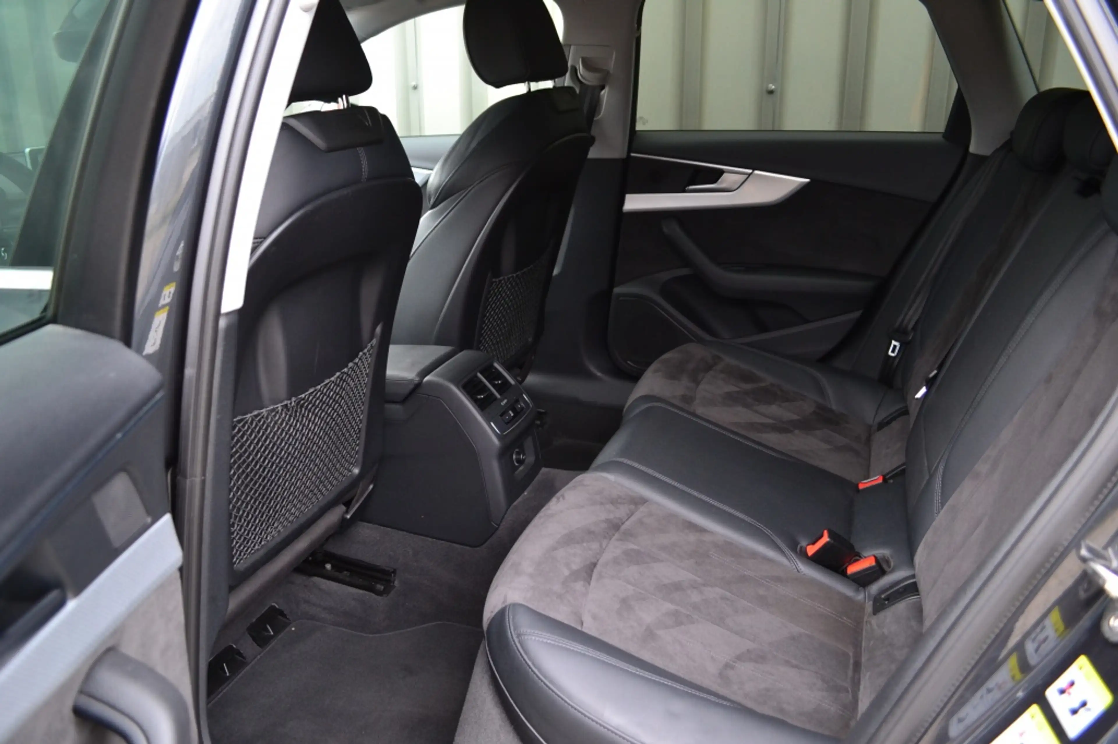 Audi A4 Avant 35 TFSI Sport LED/Navi/Keyless/19'' inch — photo 10